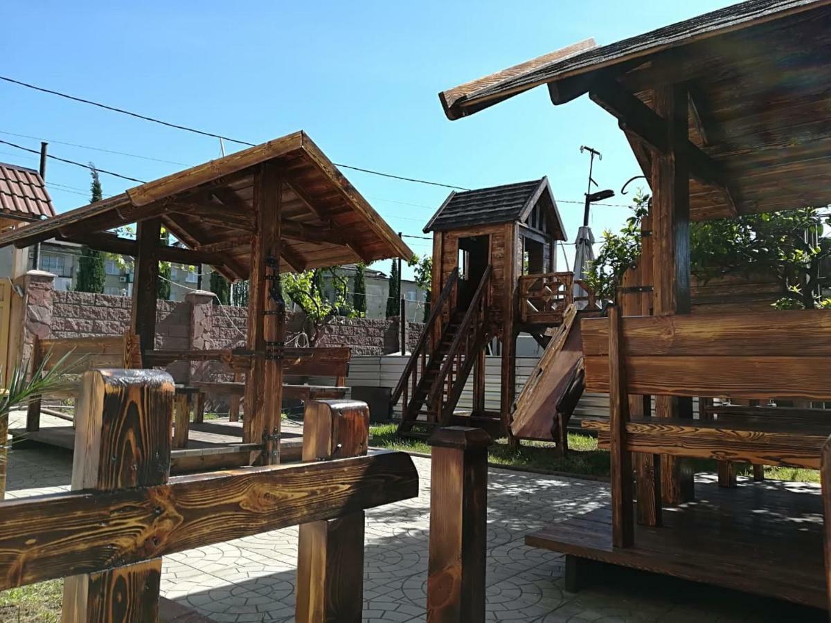 Отель Гостевой дом РУНО Гагра Экстерьер фото